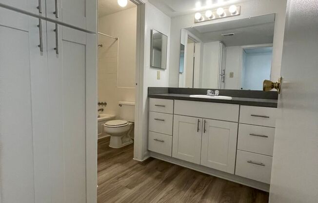 1 bed, 1 bath, 710 sqft, $960, Unit 122