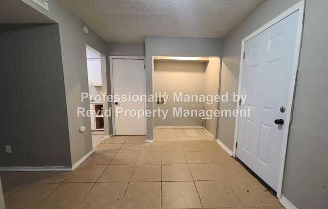 2 beds, 1 bath, $850, Unit 4655