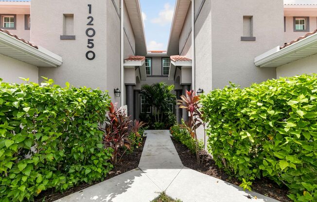 3 beds, 2 baths, $2,950, Unit #201