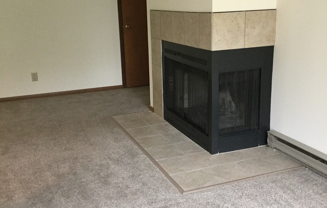 2 beds, 1 bath, 950 sqft, $1,700, Unit 7641CB