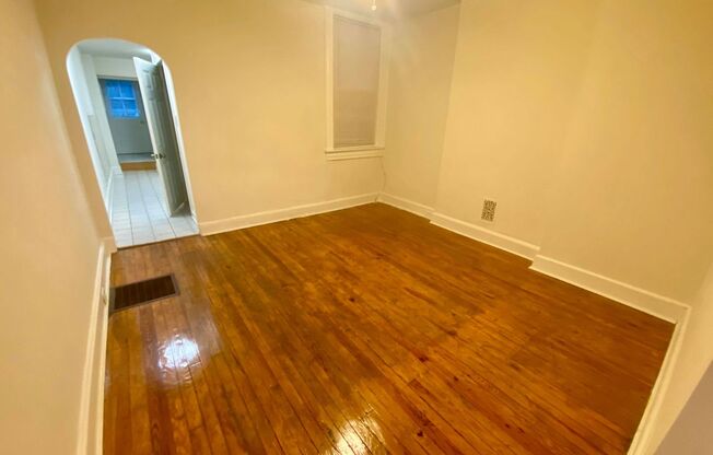 Beautifully Maintained 2br Hampden Townhome ~ Parking Pad Included!