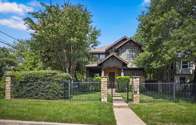 UT PRE-LEASE: Beautiful, Recently Constructed 6 Bed/ 4 Ba Home In North Loop Area, Mins To UT