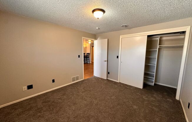 2 beds, 1 bath, 800 sqft, $1,695, Unit 509 7th St - Upper unit