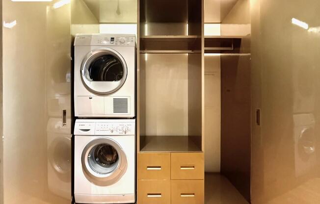 Studio, 1 bath, 420 sqft, $4,500, Unit 6D