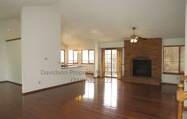 Stunning 4 Bedroom House in West Colorado Springs