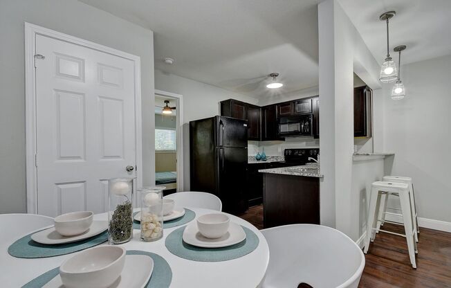 2 beds, 1 bath, 680 sqft, $999, Unit 4719-117