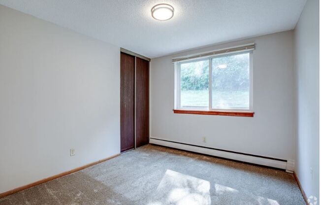 2 beds, 1 bath, 1,000 sqft, $1,299, Unit 3737-204