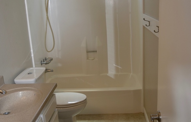 $3,800 - 4 Bed / 2 Bath Home located in East El Cajon