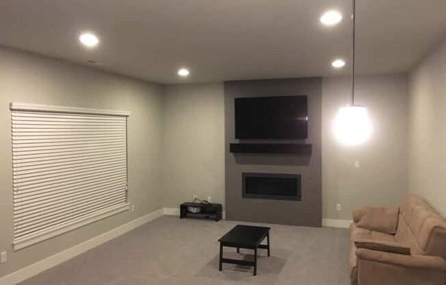 Beautiful 5 bed 3 bath available in Bothell