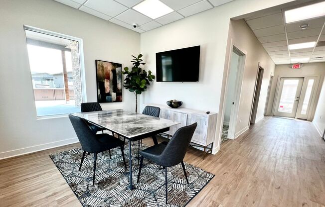 1 bed, 1 bath, 643 sqft, $1,375, Unit 17