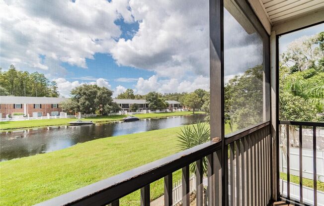 Waterfront 2/1 Condo on Lake Magdalene