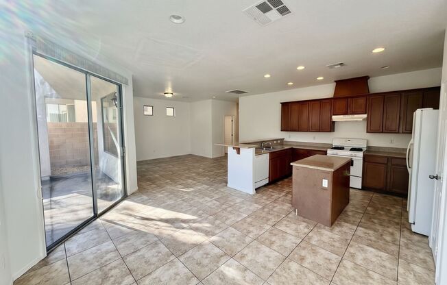 Wonderful house with 4 beds 2.5 baths