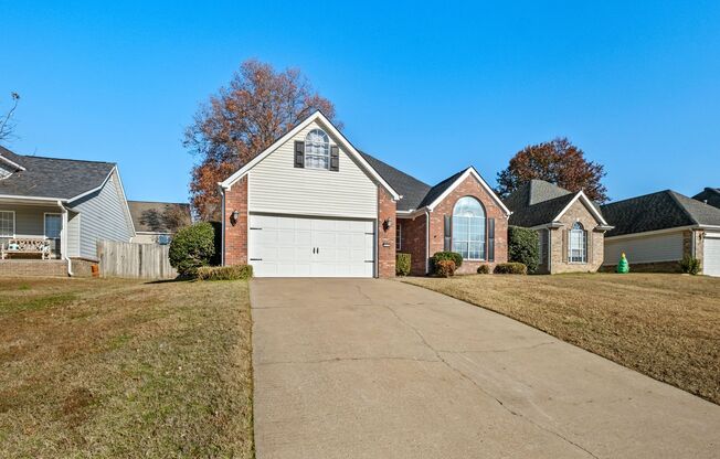 Cozy 3-Bedroom Home with Fireplace, Pergola!