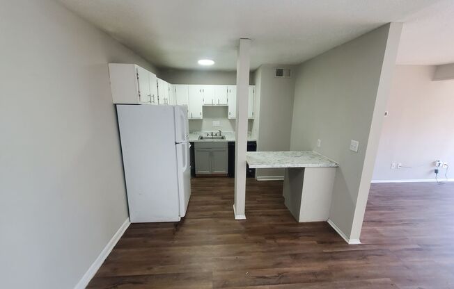 2 beds, 2 baths, 1,000 sqft, $1,199, Unit 18