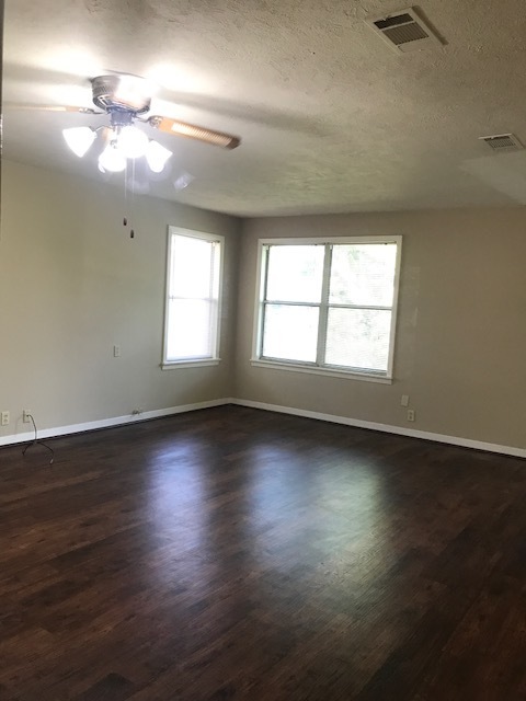 Bryan - 4 bedroom / 2 bath / fenced in back yard, Home - Available Now