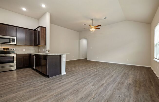 GORGEOUS 3 BEDROOM DUPLEX LOCATED IN CONVERSE, TX!