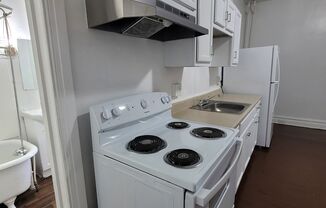 Studio, 1 bath, $760, Unit APARTMENT 2