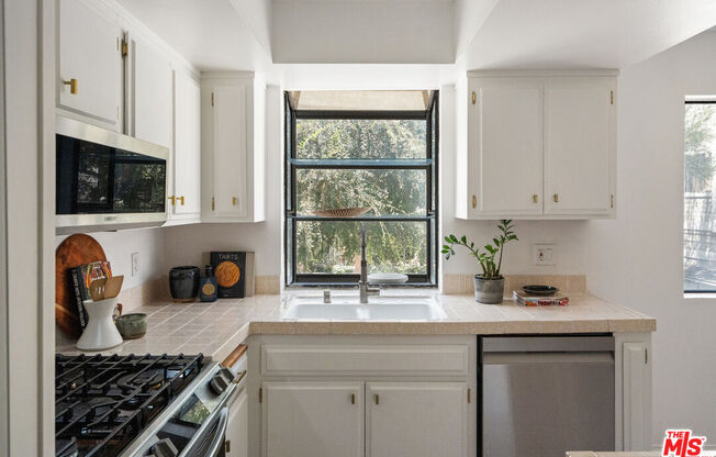 4658 DON LORENZO DR