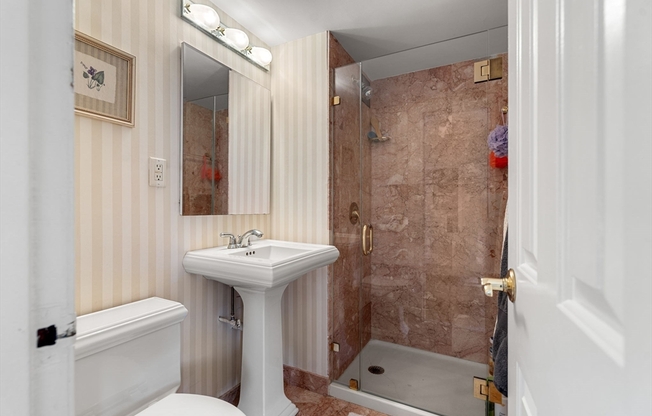 2 beds, 2 baths, 1,285 sqft, $4,900, Unit 17M