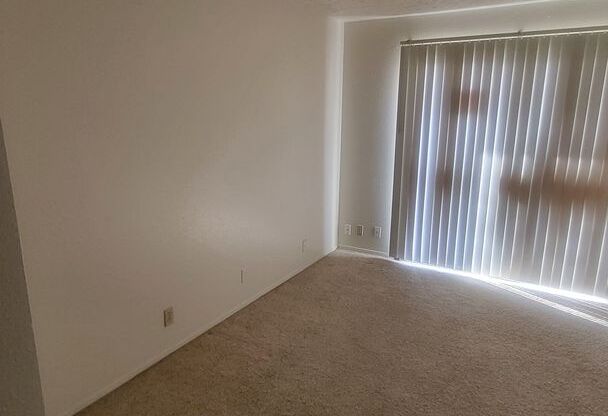 1 bed, 1 bath, 850 sqft, $950, Unit 2-221