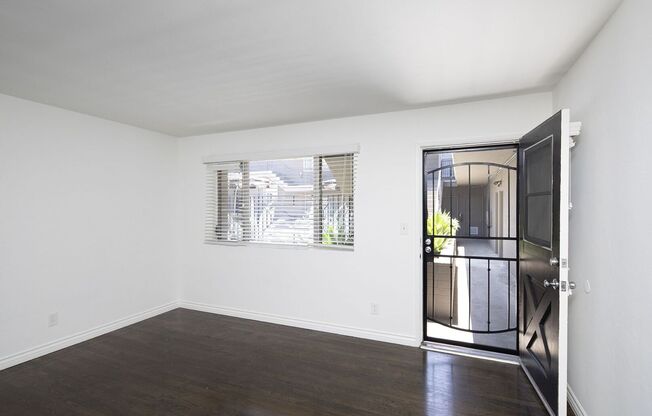Talmadge Pacific Apartments