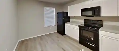 2832 MONTICELLO LN