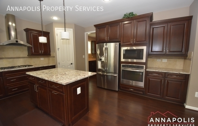 402 SAINT MARTINS CHOICE LN