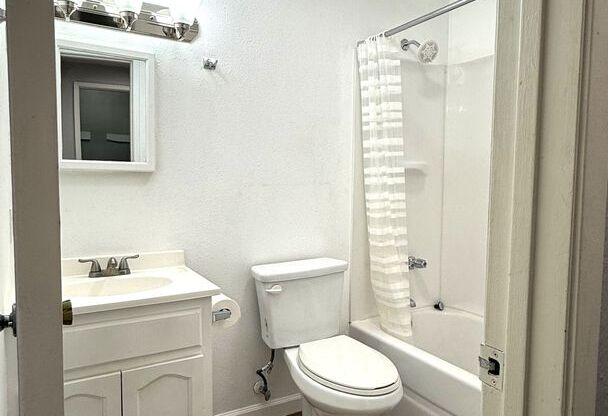 Studio, 1 bath, 400 sqft, $1,695, Unit 14