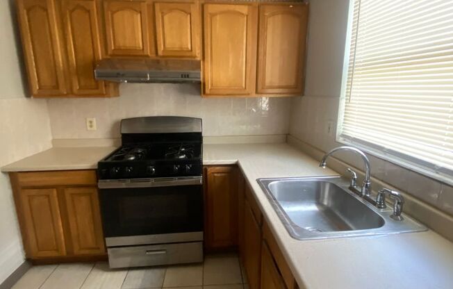 2 Bedroom and 1 Bathroom House in South Philly available May 1st