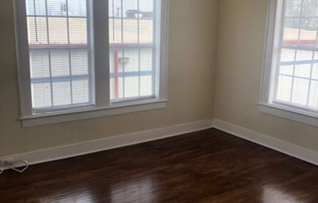 2 beds, 1 bath, 950 sqft, $975, Unit Unit 2