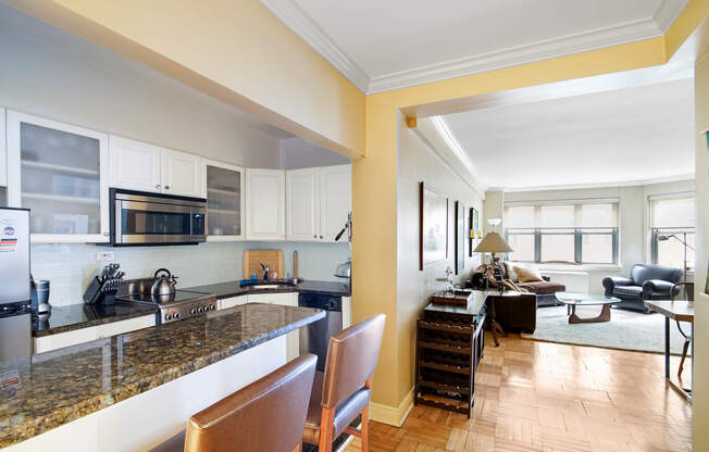 1 bed, 1 bath, 700 sqft, $4,300, Unit 6D