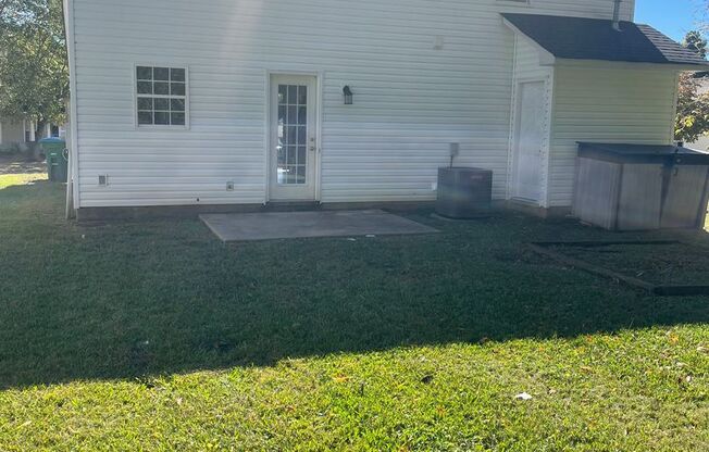 Beautiful 2 story home in Crestdale Crossing in Matthews!