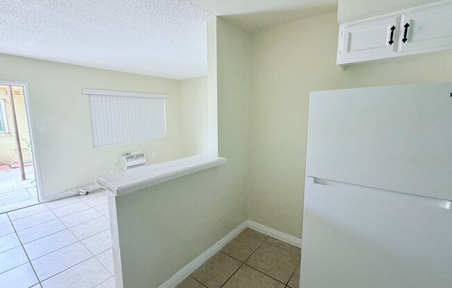 810 W DUARTE RD