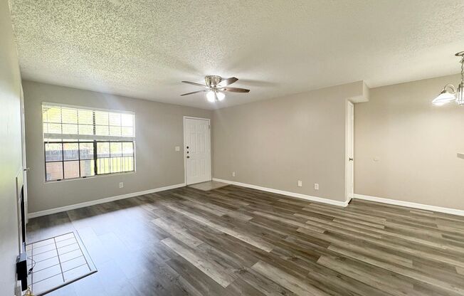1/1 Condo in Gated Lakefront Community of Altamonte Springs!