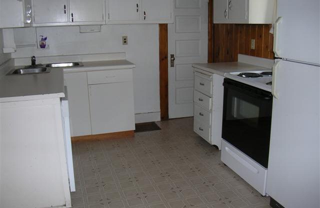 2 beds, 1 bath, $1,695