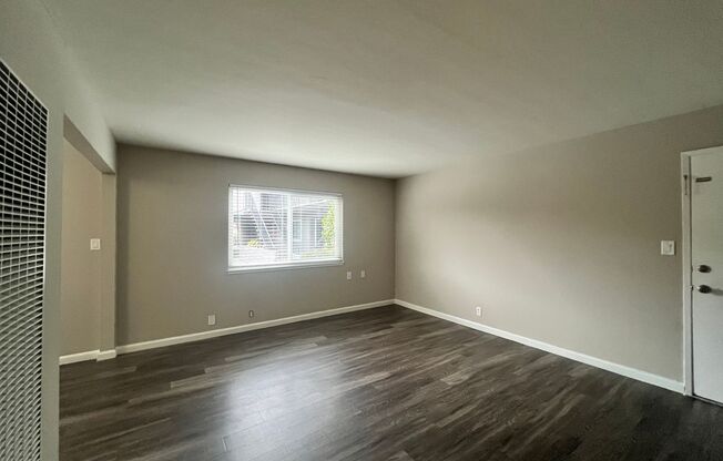 2 beds, 1 bath, 850 sqft, $2,450, Unit 10