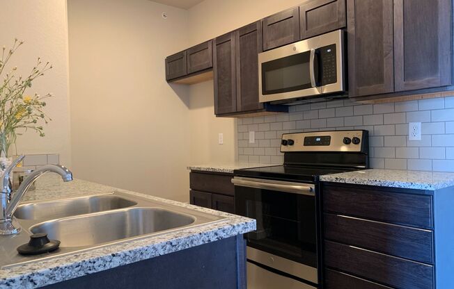 Fantastic Condo on Windsor Lake