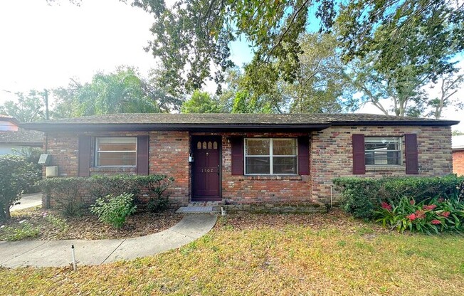 1502 W COUNTRY CLUB DR
