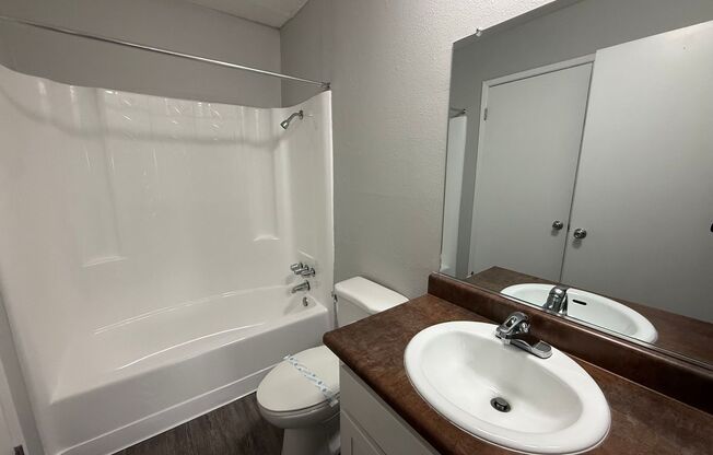 2 beds, 1.5 baths, 893 sqft, $2,395, Unit F11