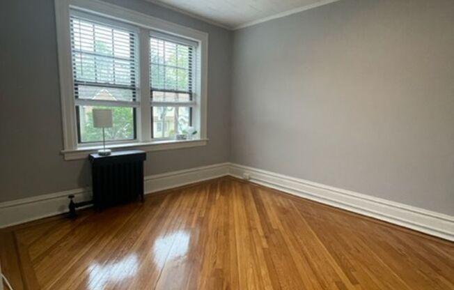 1 bed, 1 bath, 700 sqft, $2,225, Unit B10