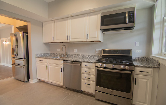 844 W LAKESIDE PL
