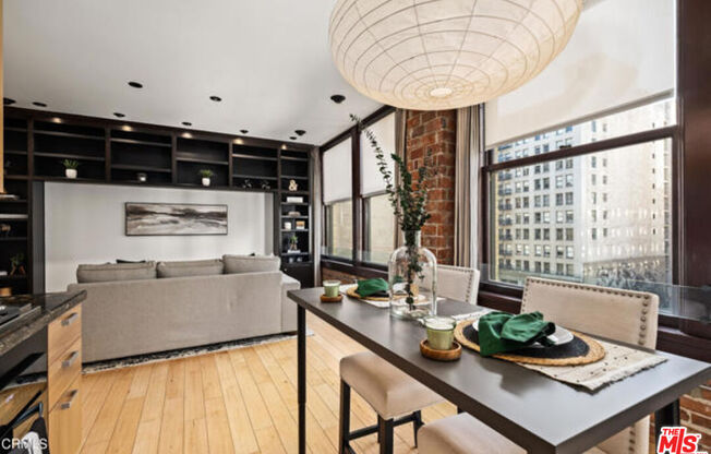 1 bed, 1 bath, 720 sqft, $2,300, Unit 601