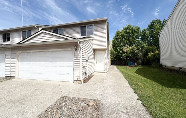 Spacious 3 bed 2.5 Bath Townhome in Cascade Park! All Appliances Included! Ceiling Fans in Every Room! Great Location!