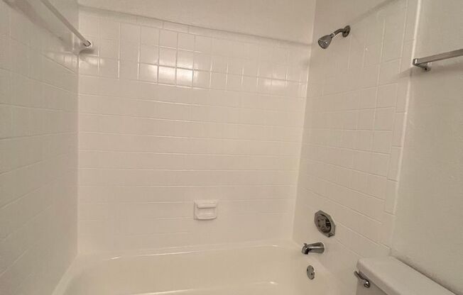 2 beds, 2 baths, 1,000 sqft, $1,225, Unit 404