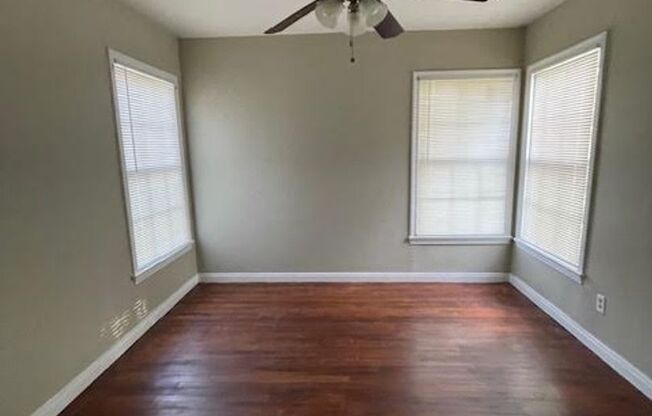 3 beds, 1 bath, $1,200, Unit 1