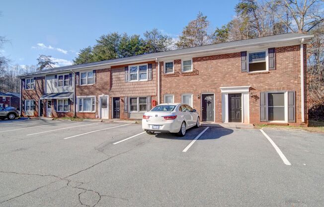 2 beds, 1.5 baths, 1,050 sqft, $995, Unit 16