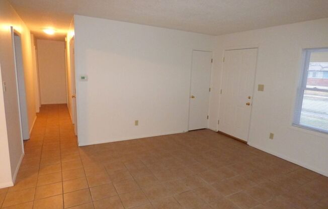 520 Berwyn Lane - Three Bedroom Home w/Central Air & Detached Garage! *Available Now*