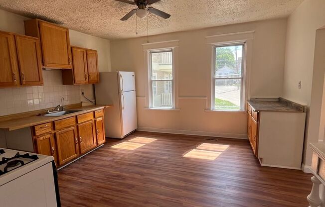 2 bed 1 bath located right off Brady St