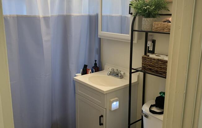 1 bed, 1 bath, $2,400, Unit 10
