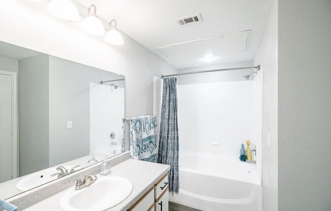 1 bed, 1 bath, 781 sqft, $1,104